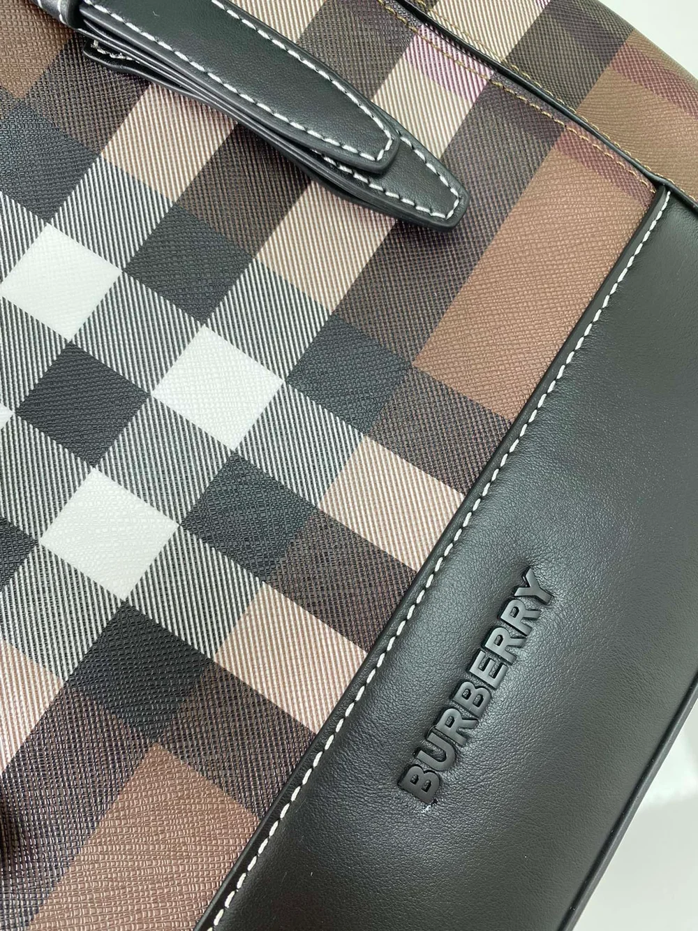 버버리 체크 프린트 더블 버클 백팩