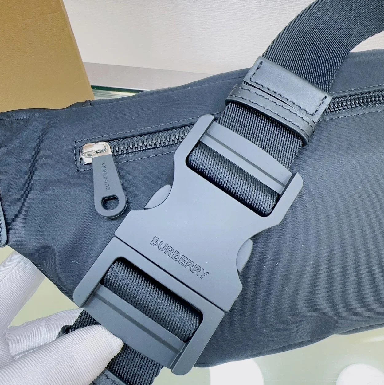 버버리 21f/w 소니 힙색