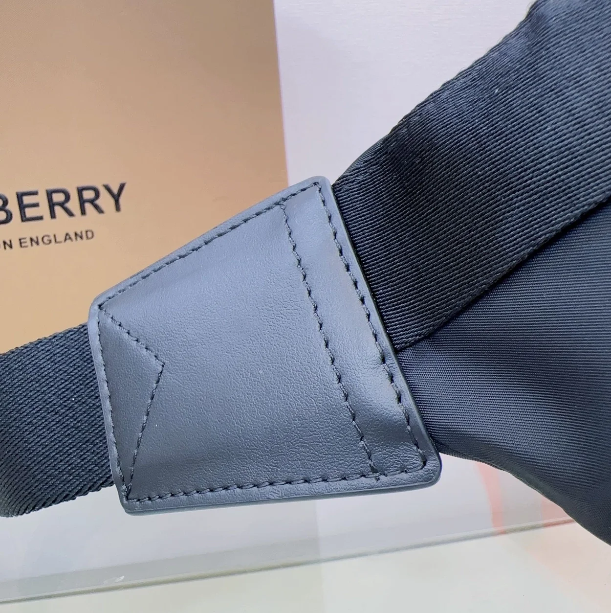 버버리 21f/w 소니 힙색