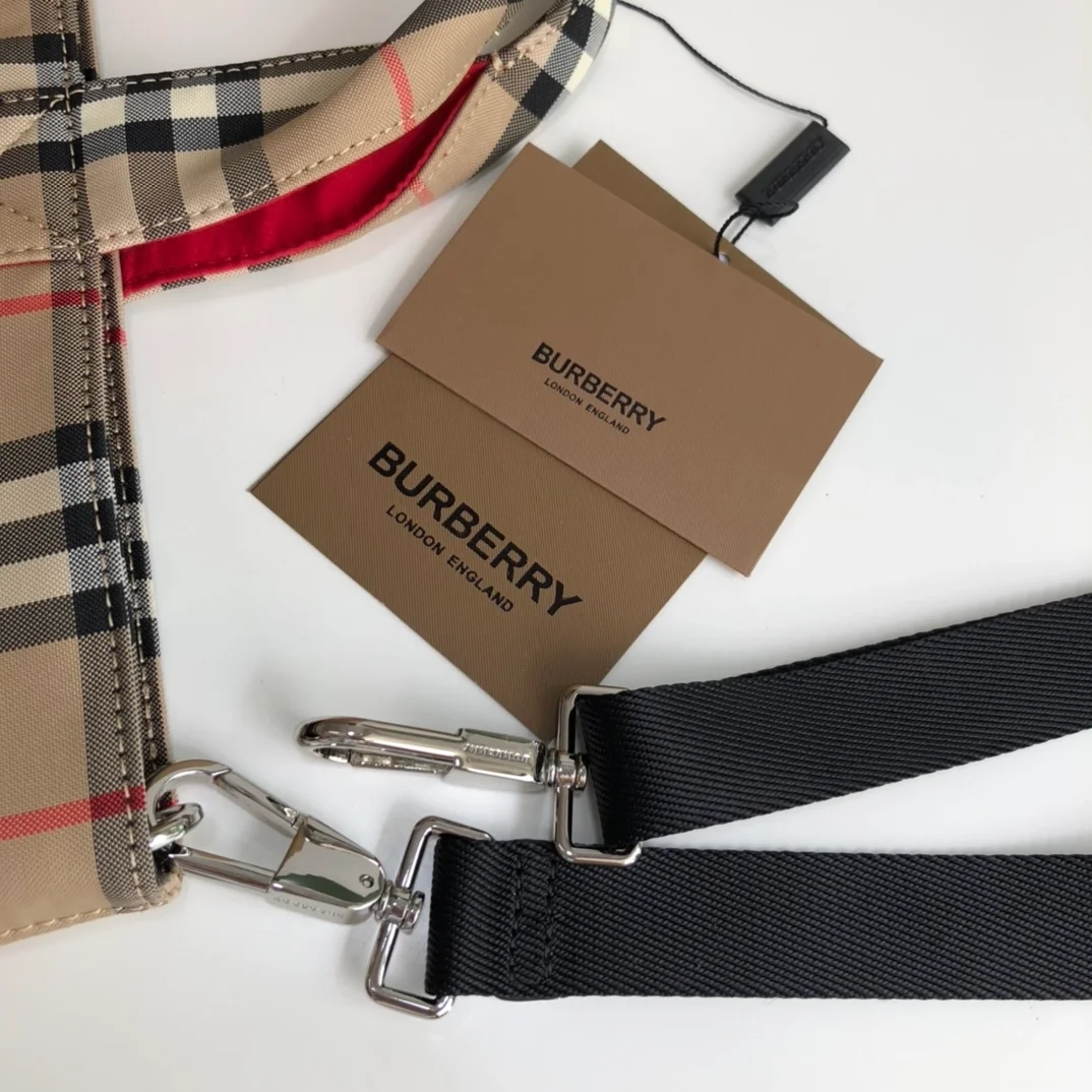버버리 베이지 로고 아플리케 토트백