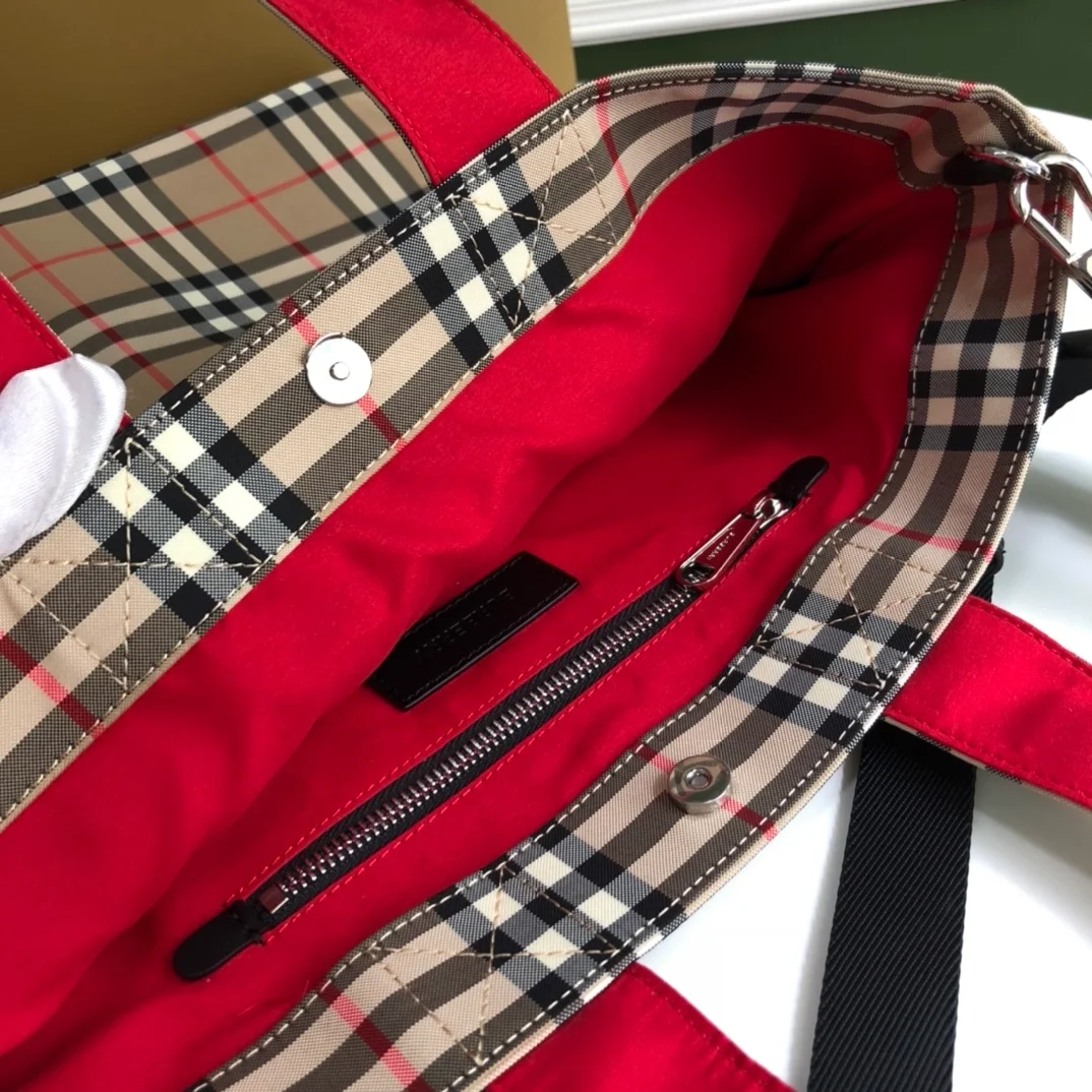 버버리 베이지 로고 아플리케 토트백