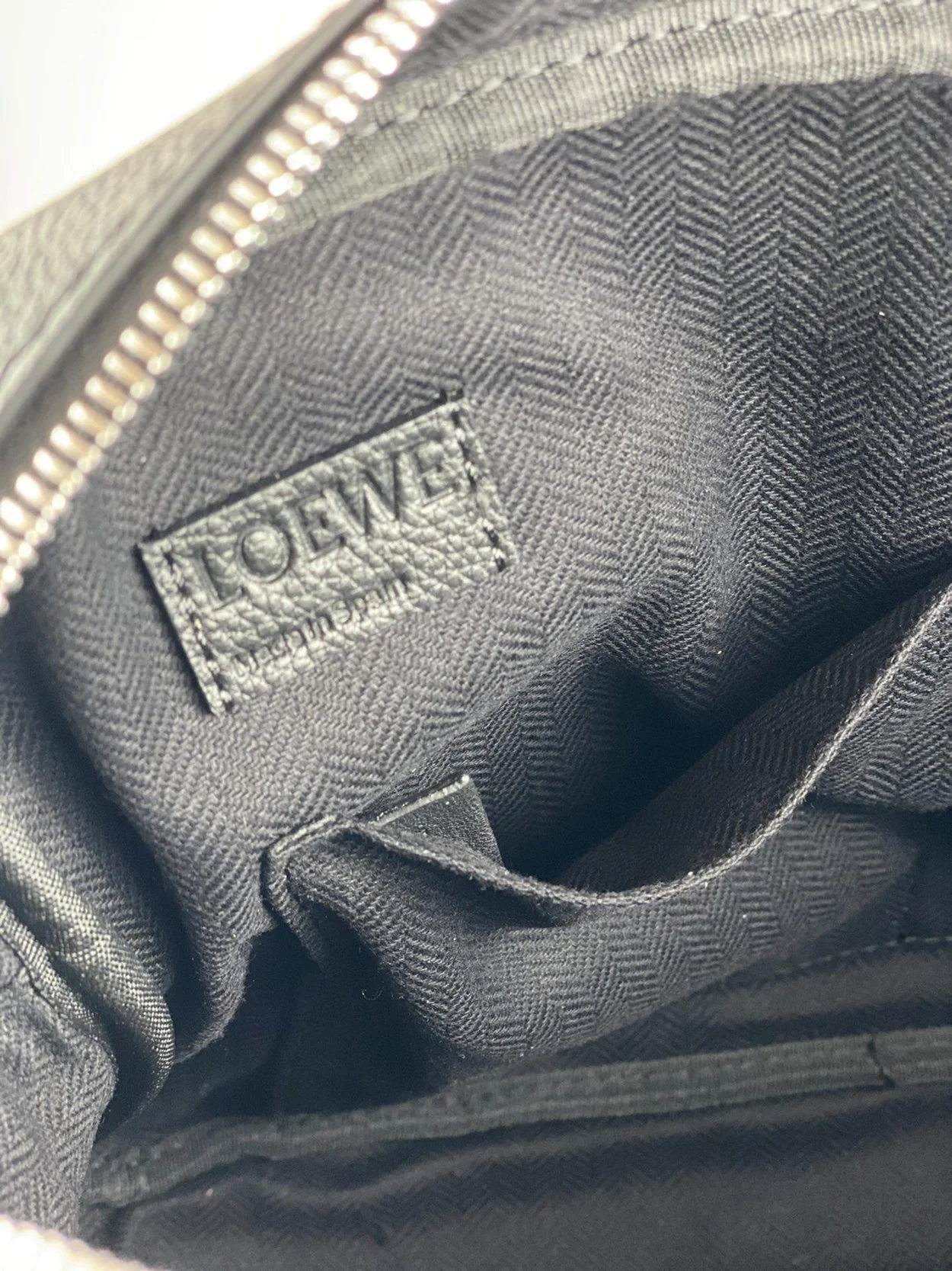 로에베 소프트 S 밀리터리 메신저 백 블랙