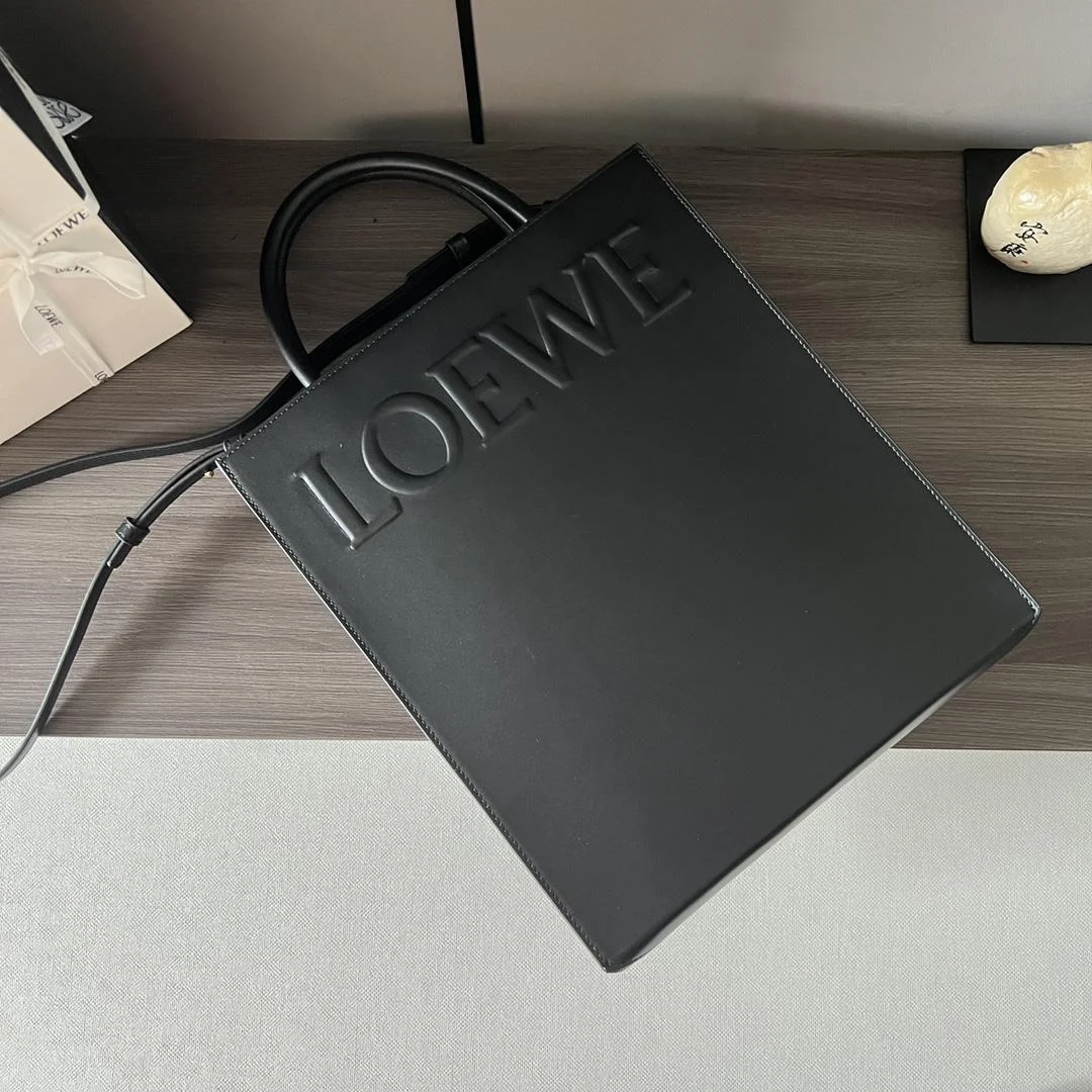 로에베 스탠다드 A4 토트 백 블랙