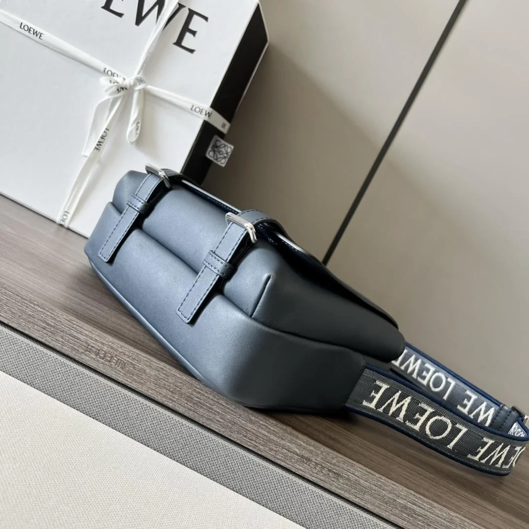 로에베 자카드 XS 밀리터리 메신저 백 네이비