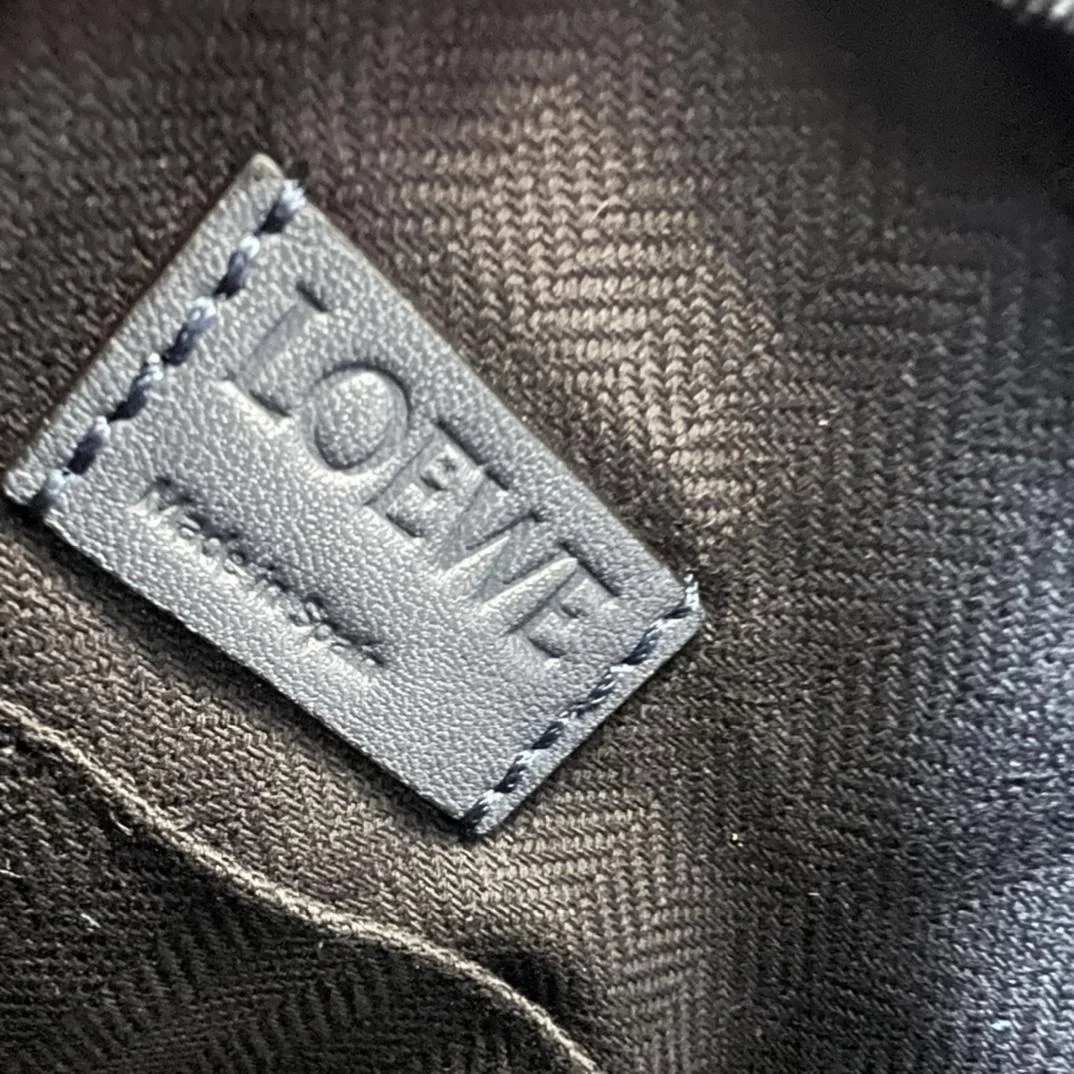 로에베 자카드 XS 밀리터리 메신저 백 네이비