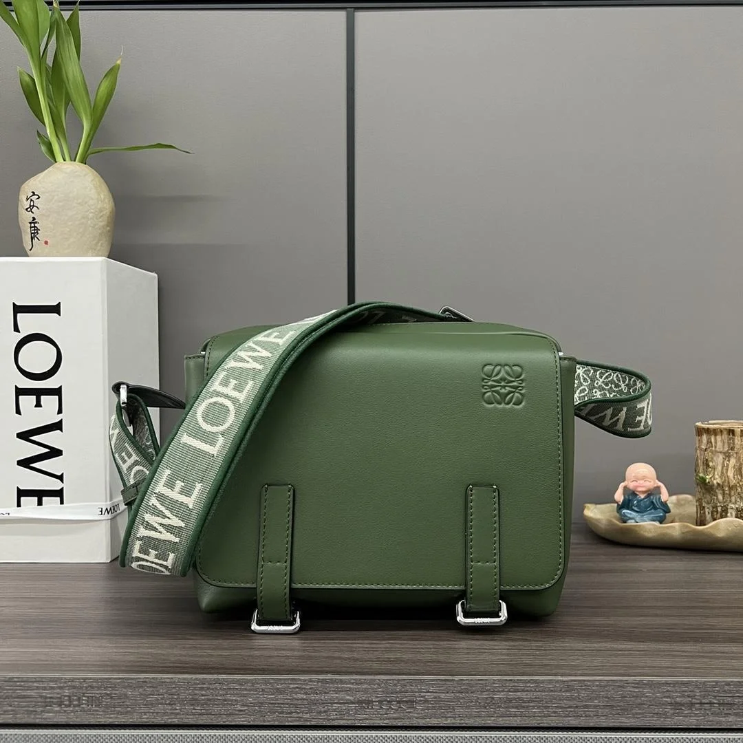 로에베 자카드 XS 밀리터리 메신저 백 그린