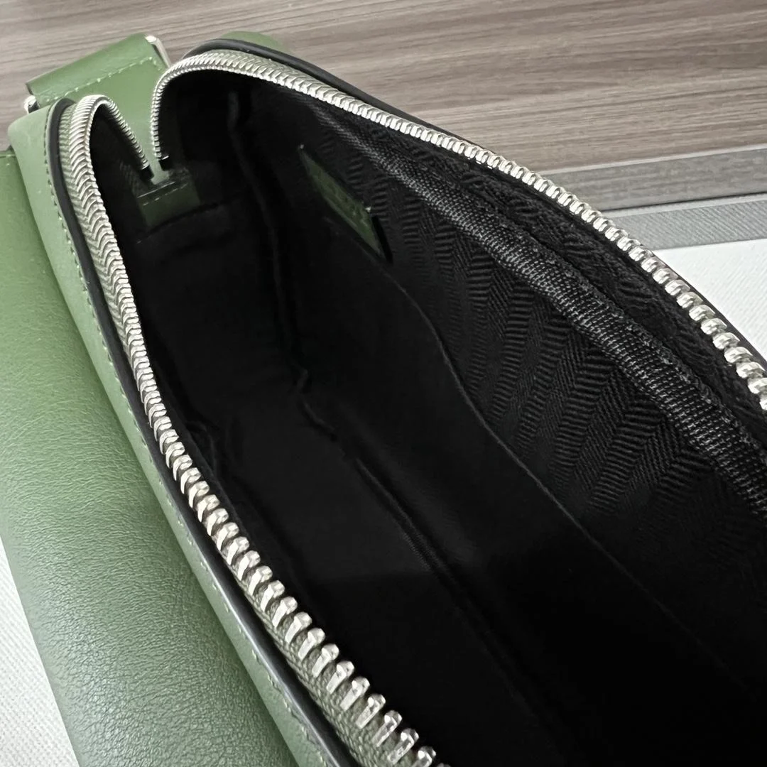 로에베 자카드 XS 밀리터리 메신저 백 그린