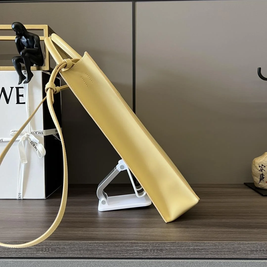 로에베 스탠다드 A4 토트 백 옐로우