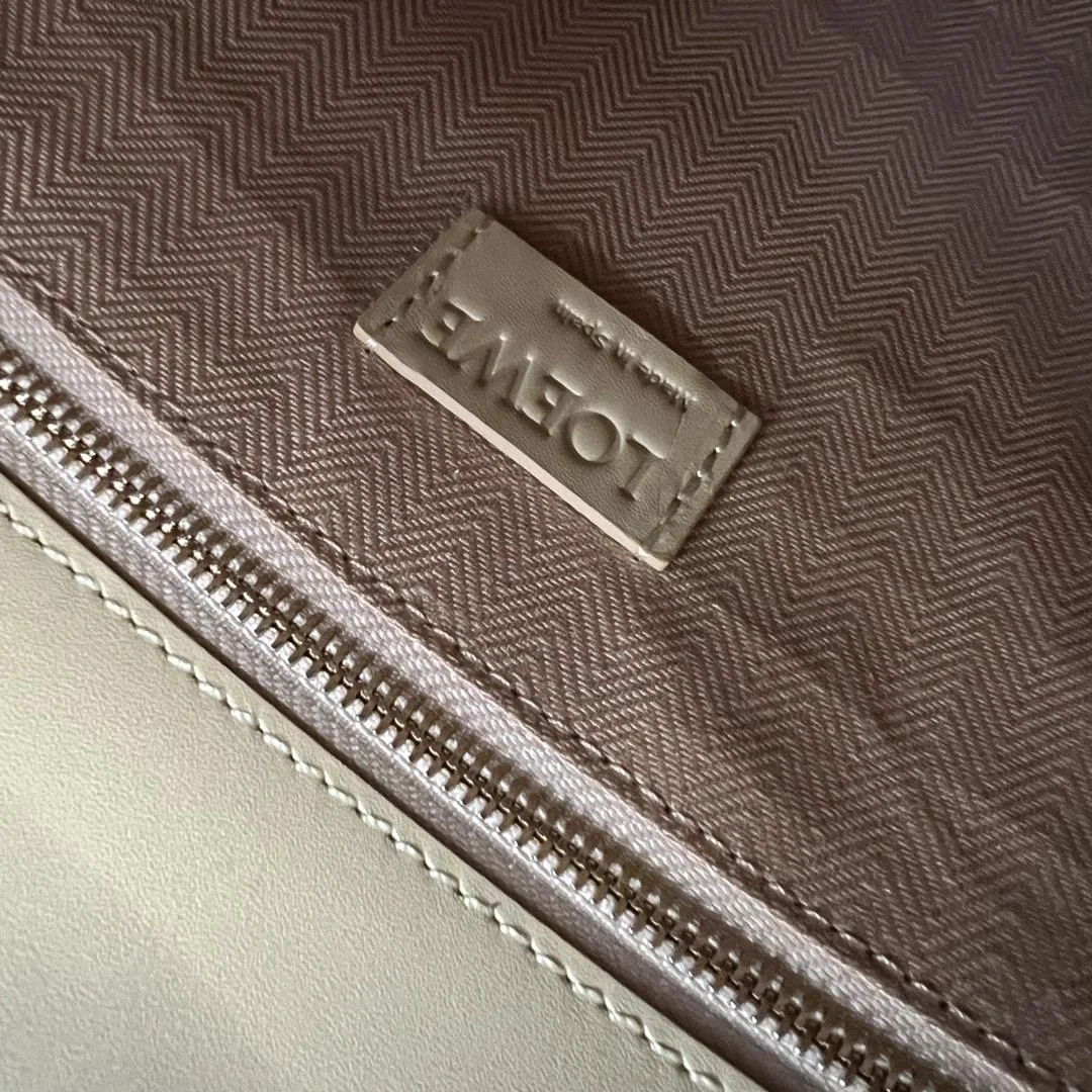 로에베 스탠다드 A4 토트 백 옐로우