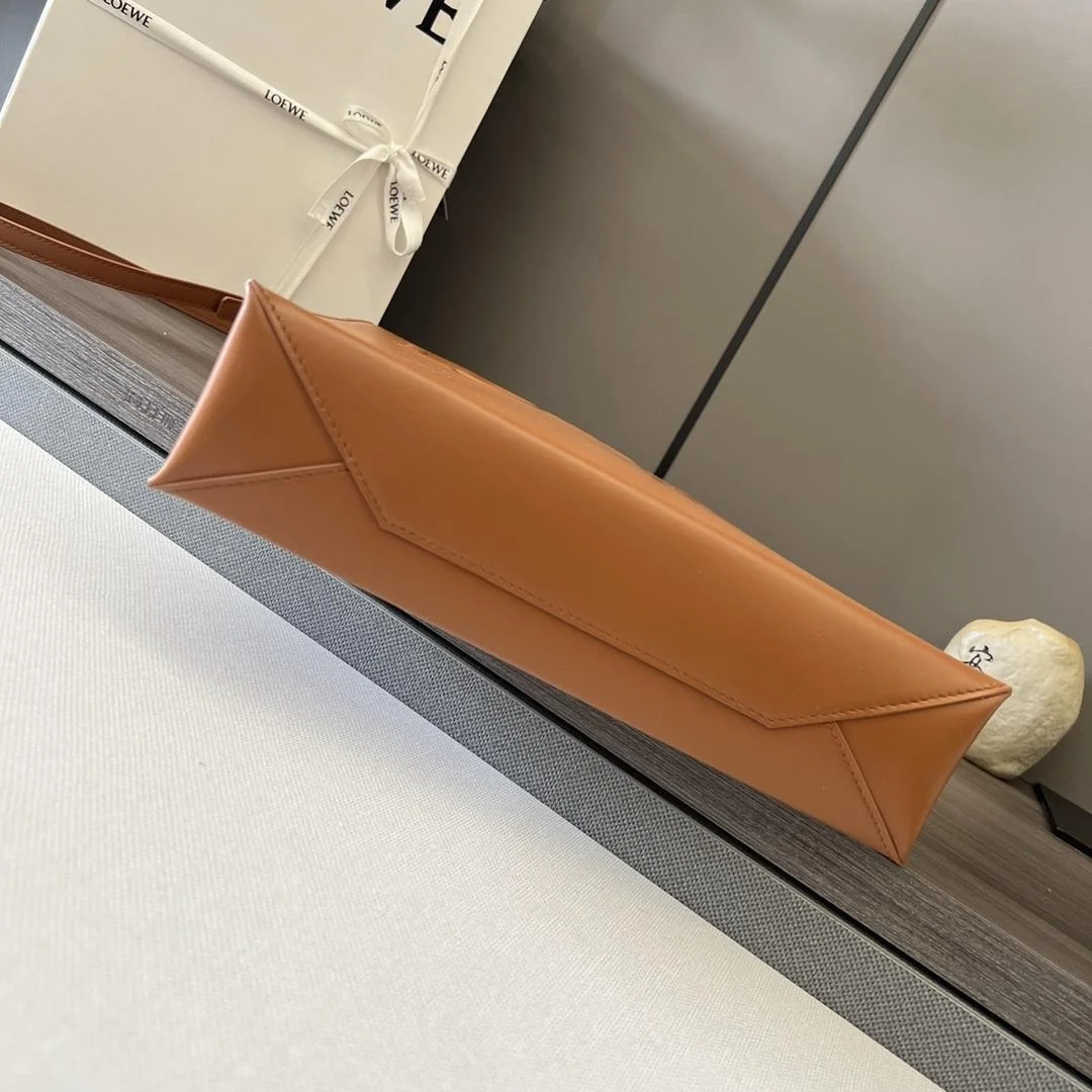 로에베 스탠다드 A4 토트 백 브라운