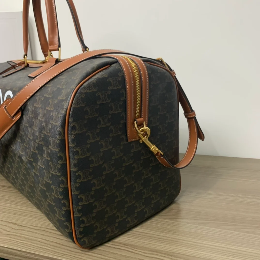 셀린느 DOG 로고 트리옹프 트래블백