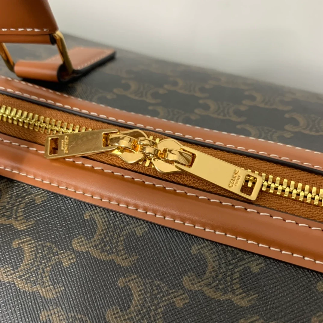 셀린느 DOG 로고 트리옹프 트래블백