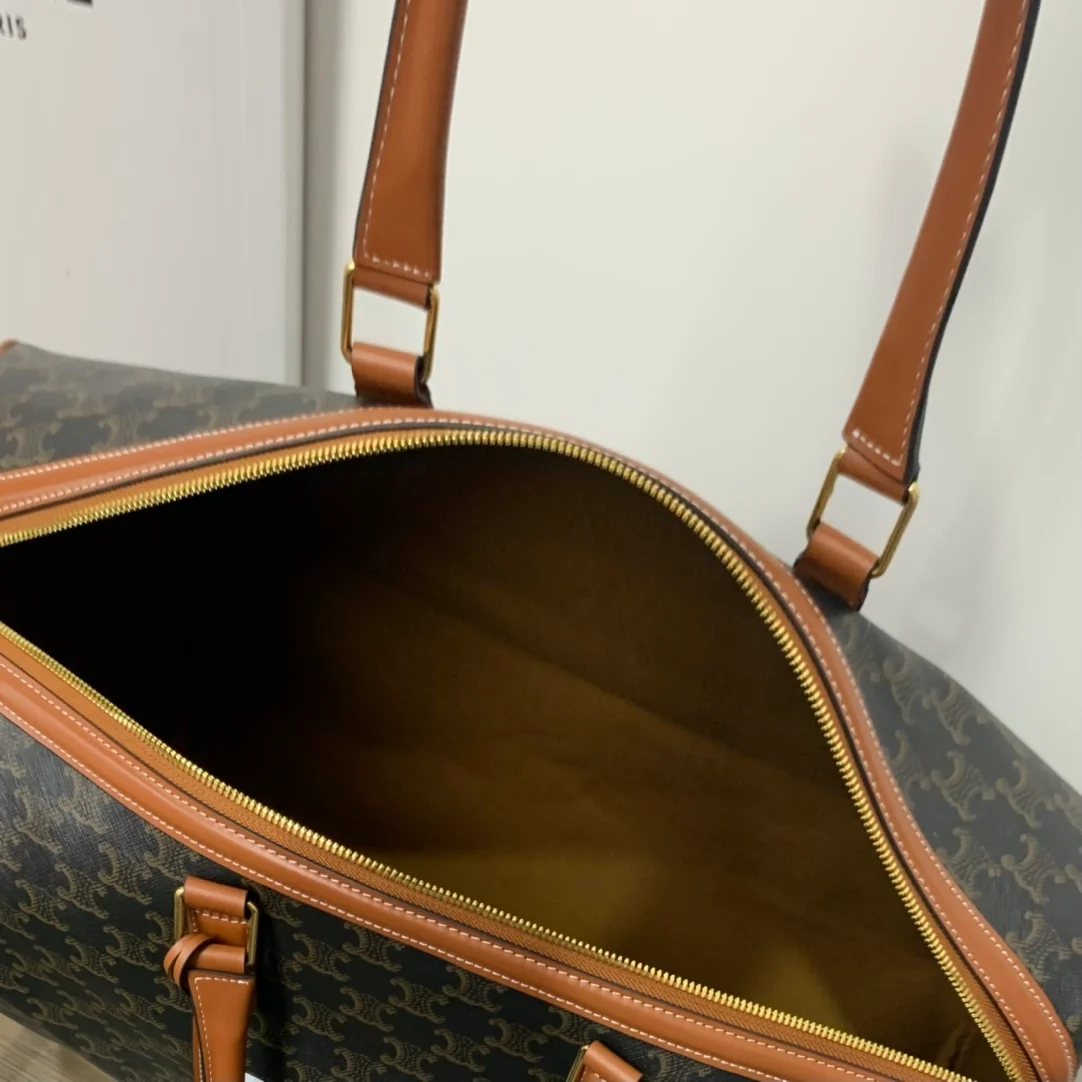 셀린느 DOG 로고 트리옹프 트래블백