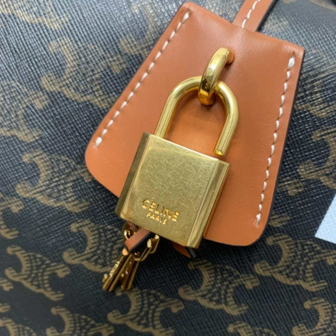 셀린느 CAT 로고 트리옹프 트래블백