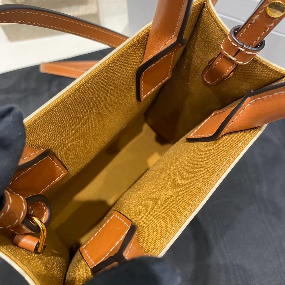 셀린느 미니 버티컬 카바스 백 화이트 탠