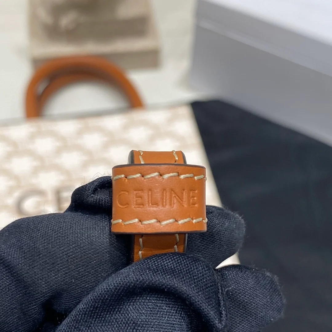 셀린느 미니 버티컬 카바스 백 화이트 탠