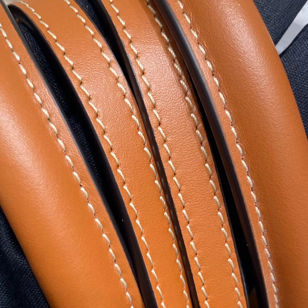 셀린느 미니 버티컬 카바스 백 화이트 탠