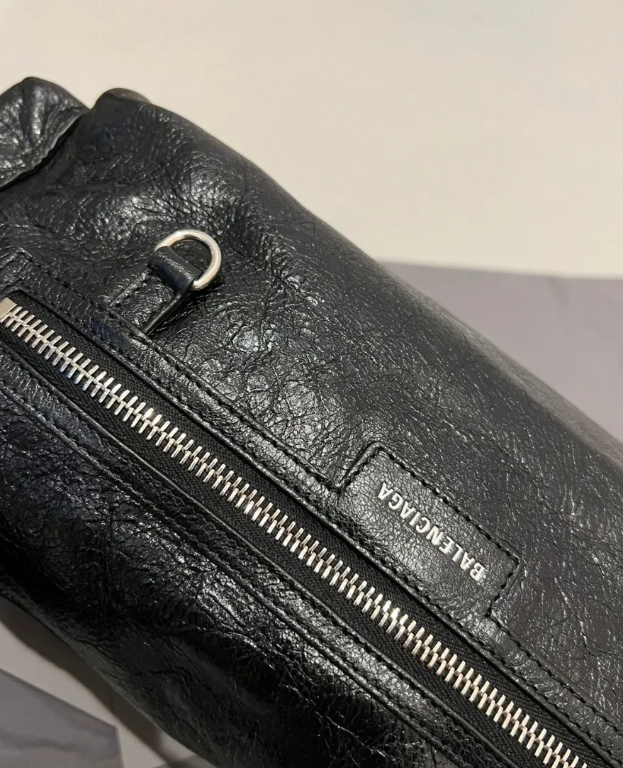 발렌시아가 슈퍼비지 XS 슬링백