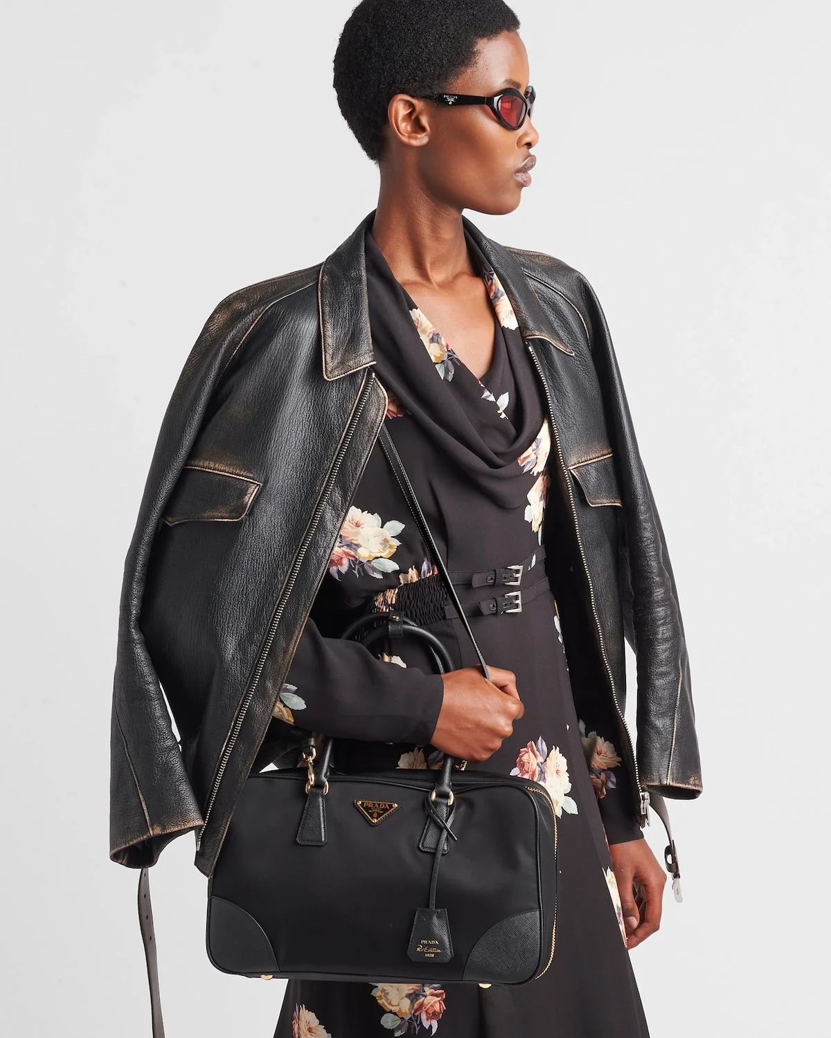 프라다 리에디션 1978 라지 리나일론 사피아노 레더 투핸들백 블랙