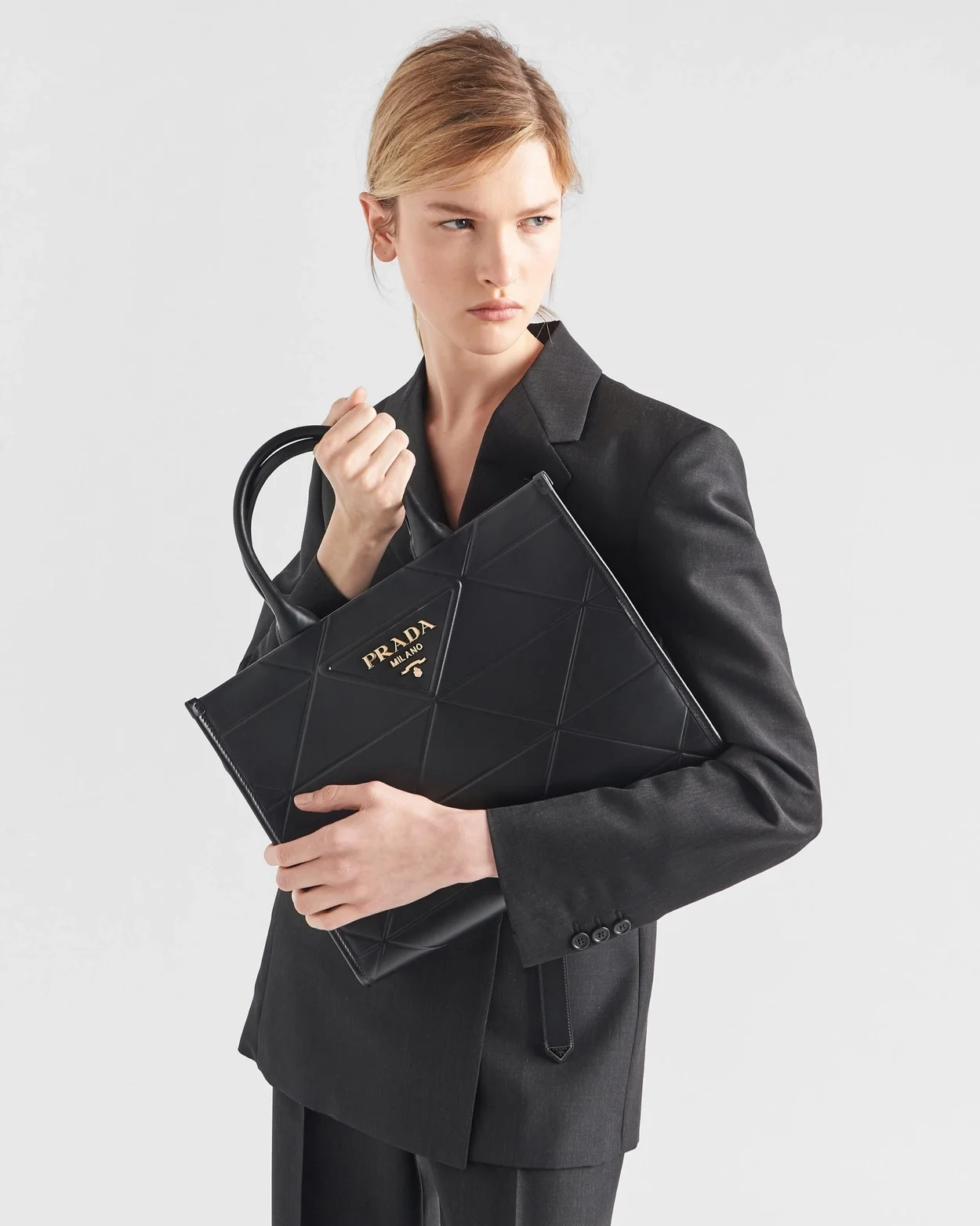 프라다 레더 토트백