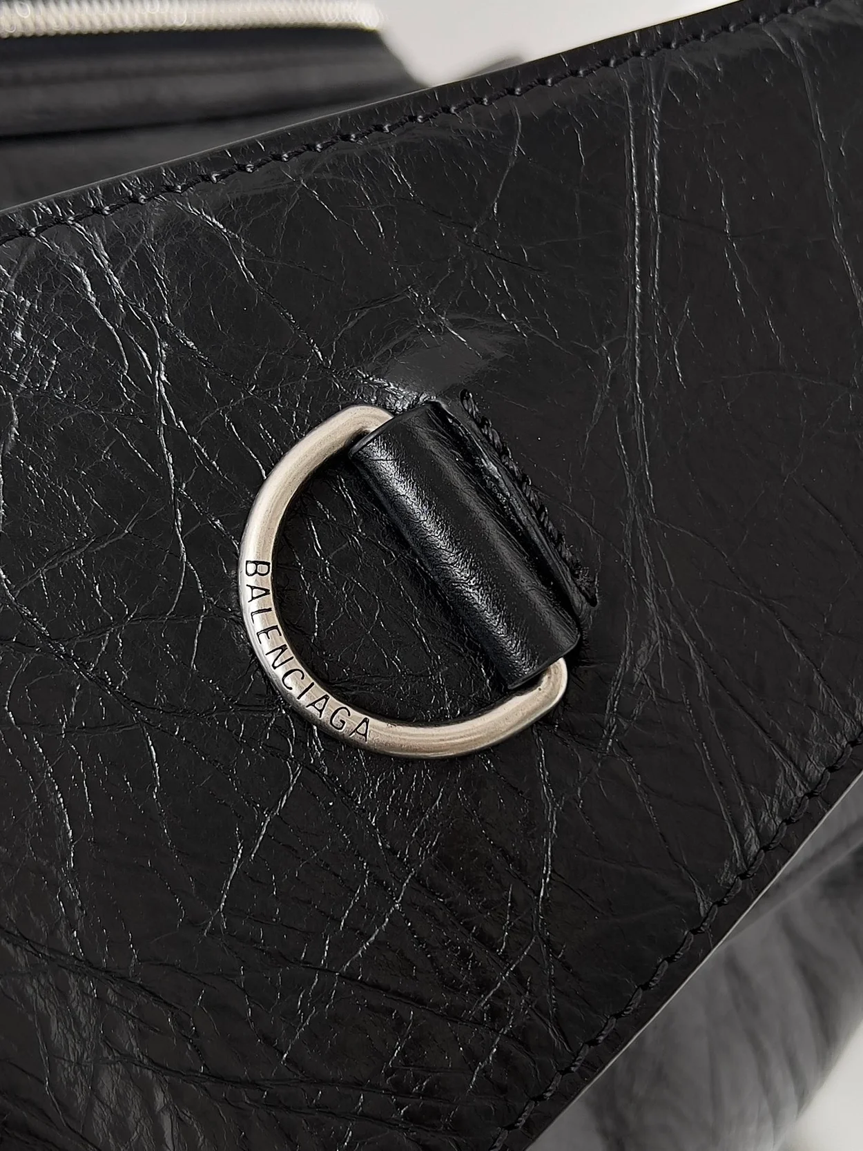 발렌시아가 슈퍼비지 라지 슬링백 블랙