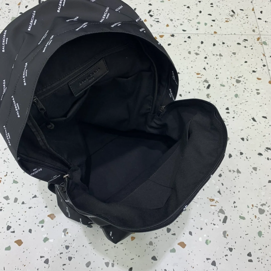 발렌시아가 익스플로어 로고 라지 백팩