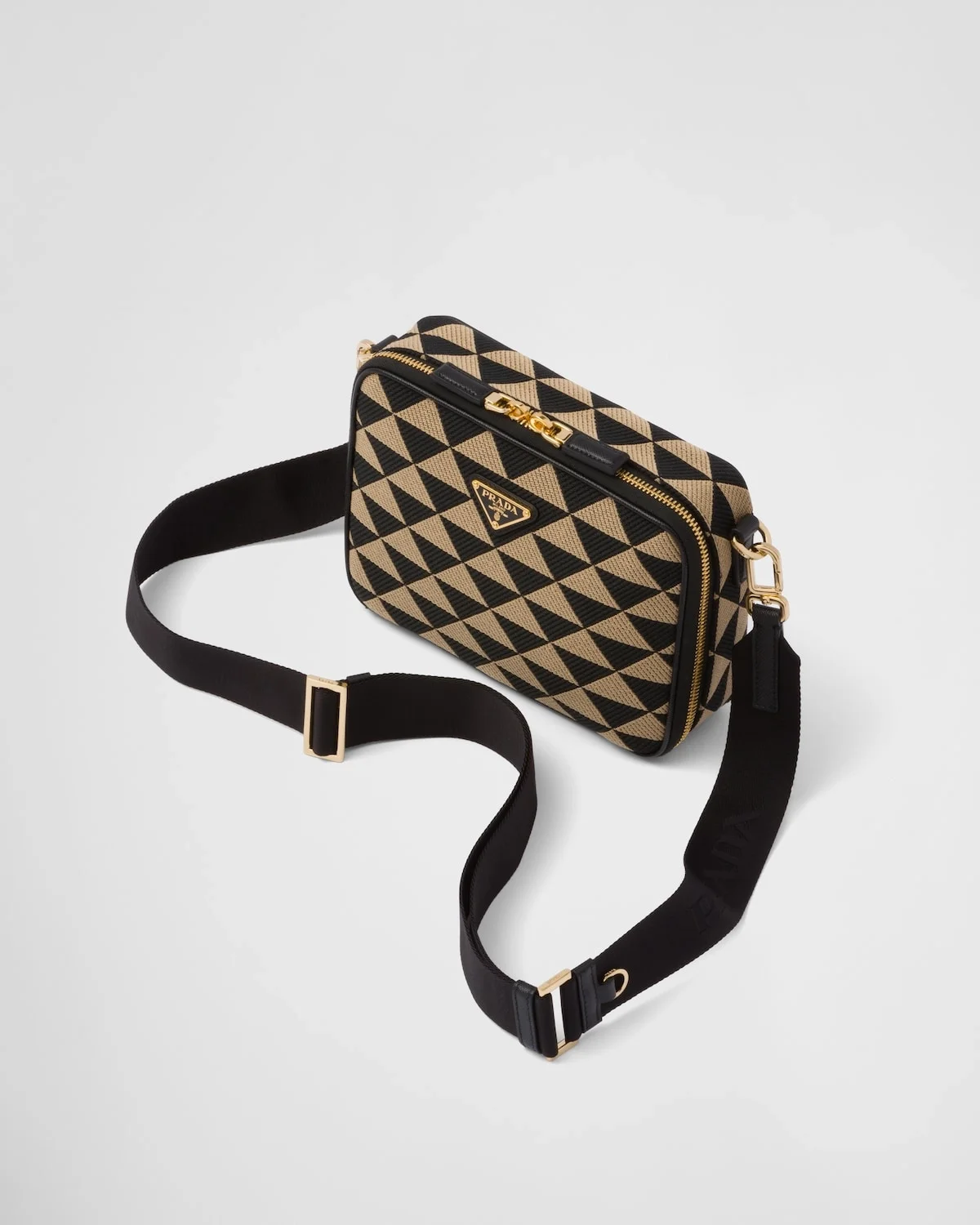 프라다 브리크 자수 패브릭백 베이지