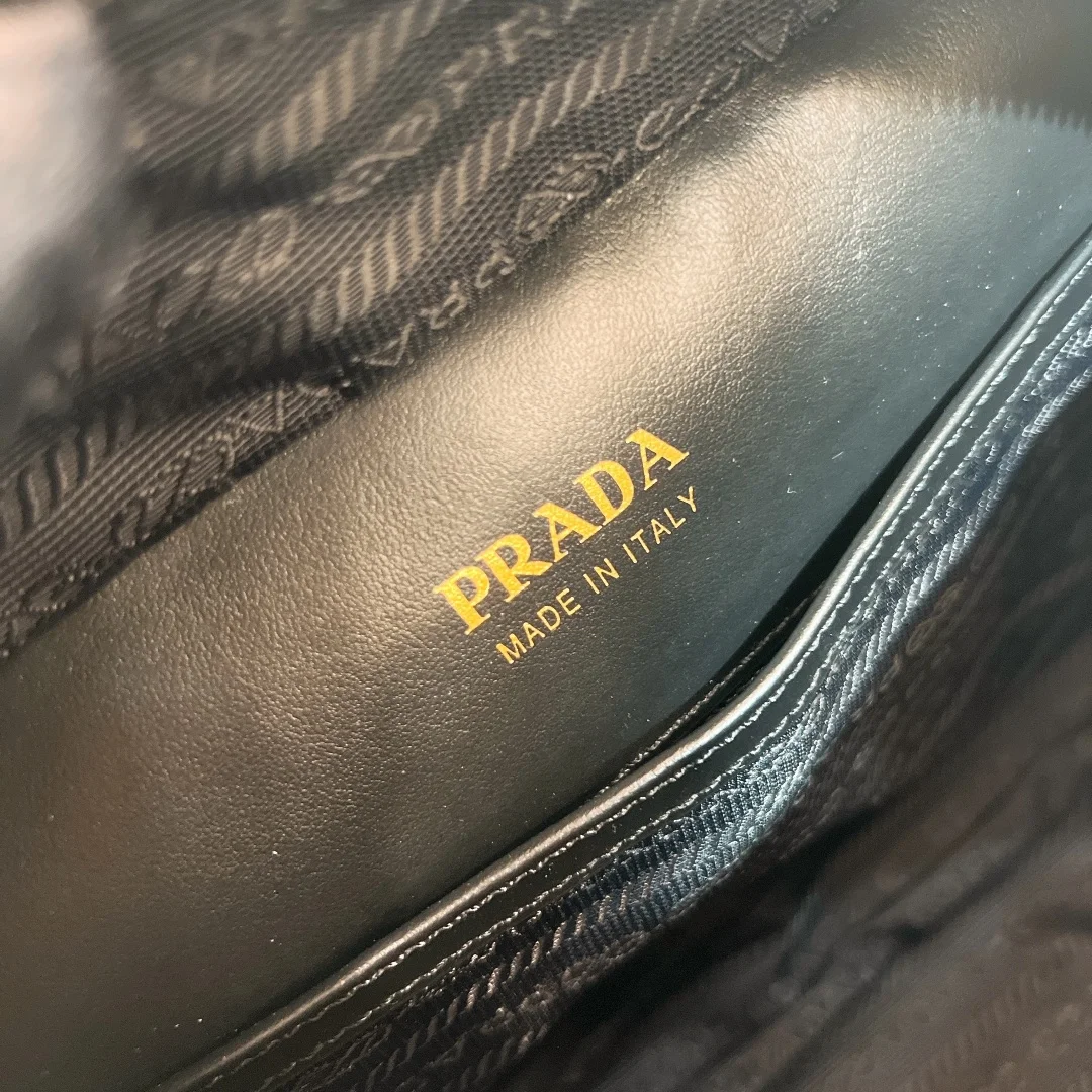 프라다 브리크 자수 패브릭백 베이지