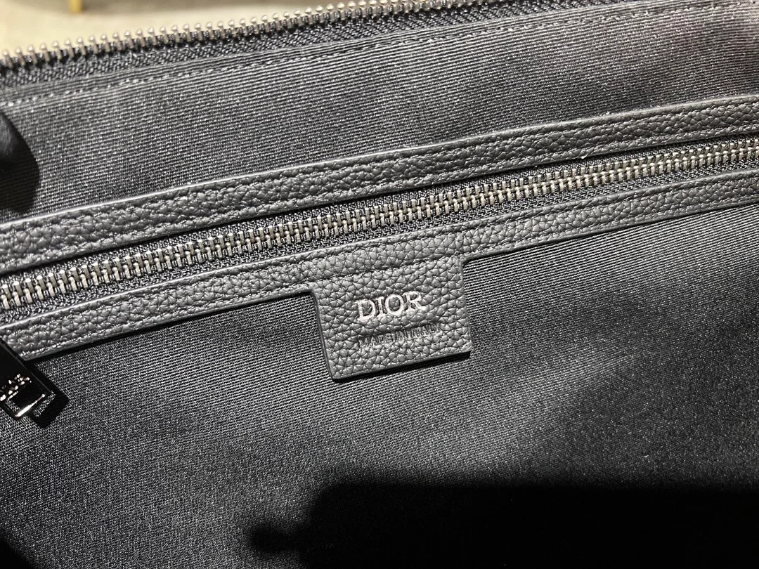 디올 위켄더 40 백 블랙 그래피티