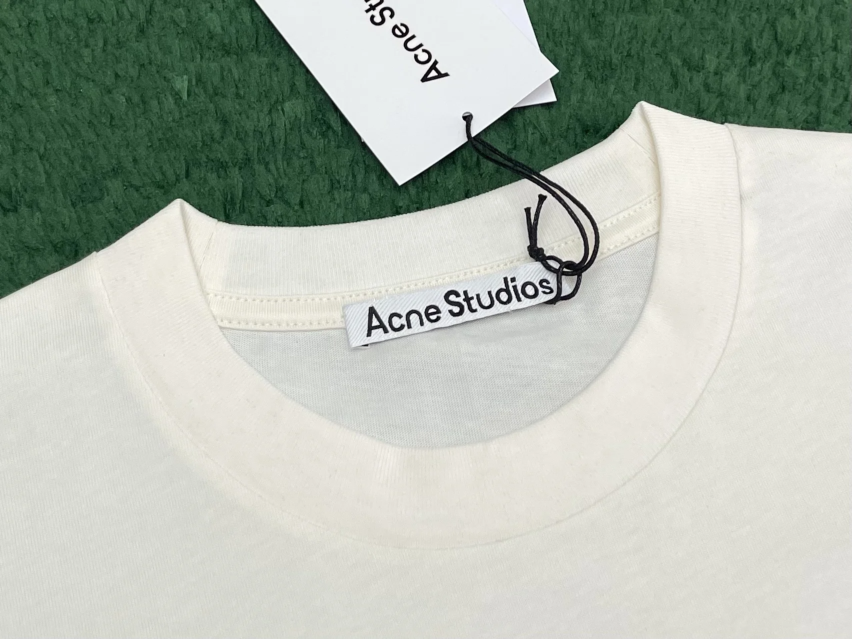 아크네 스튜디오 하트 프린트 로고 롱슬리브 티셔츠