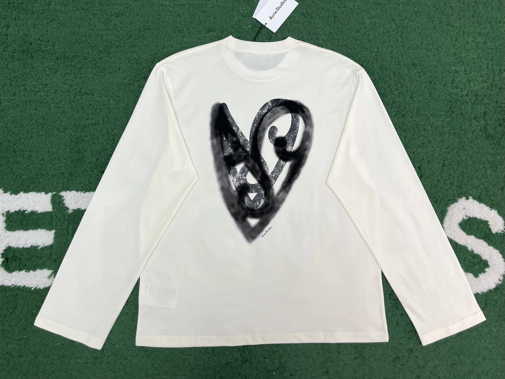 아크네 스튜디오 하트 프린트 로고 롱슬리브 티셔츠