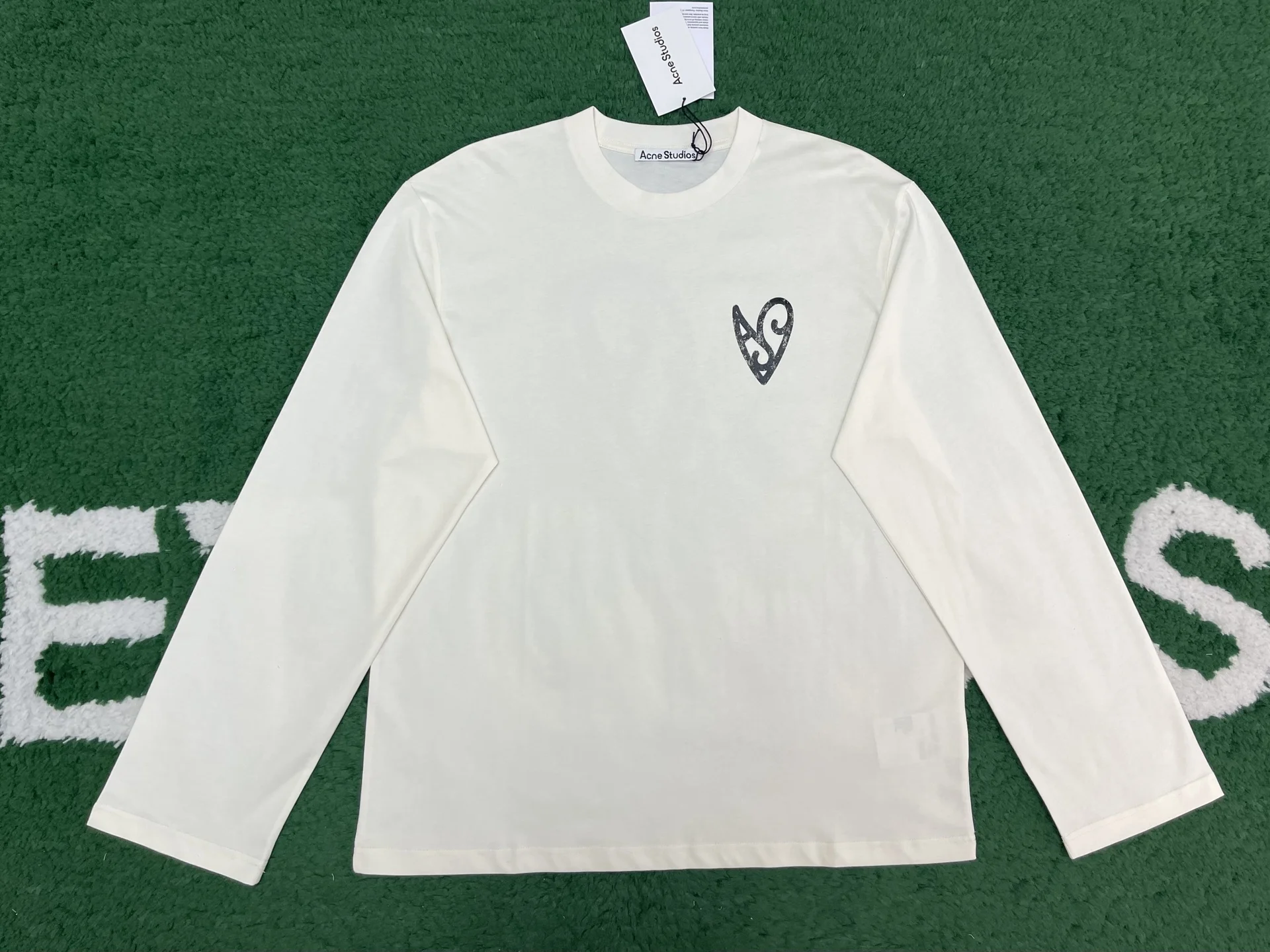 아크네 스튜디오 하트 프린트 로고 롱슬리브 티셔츠