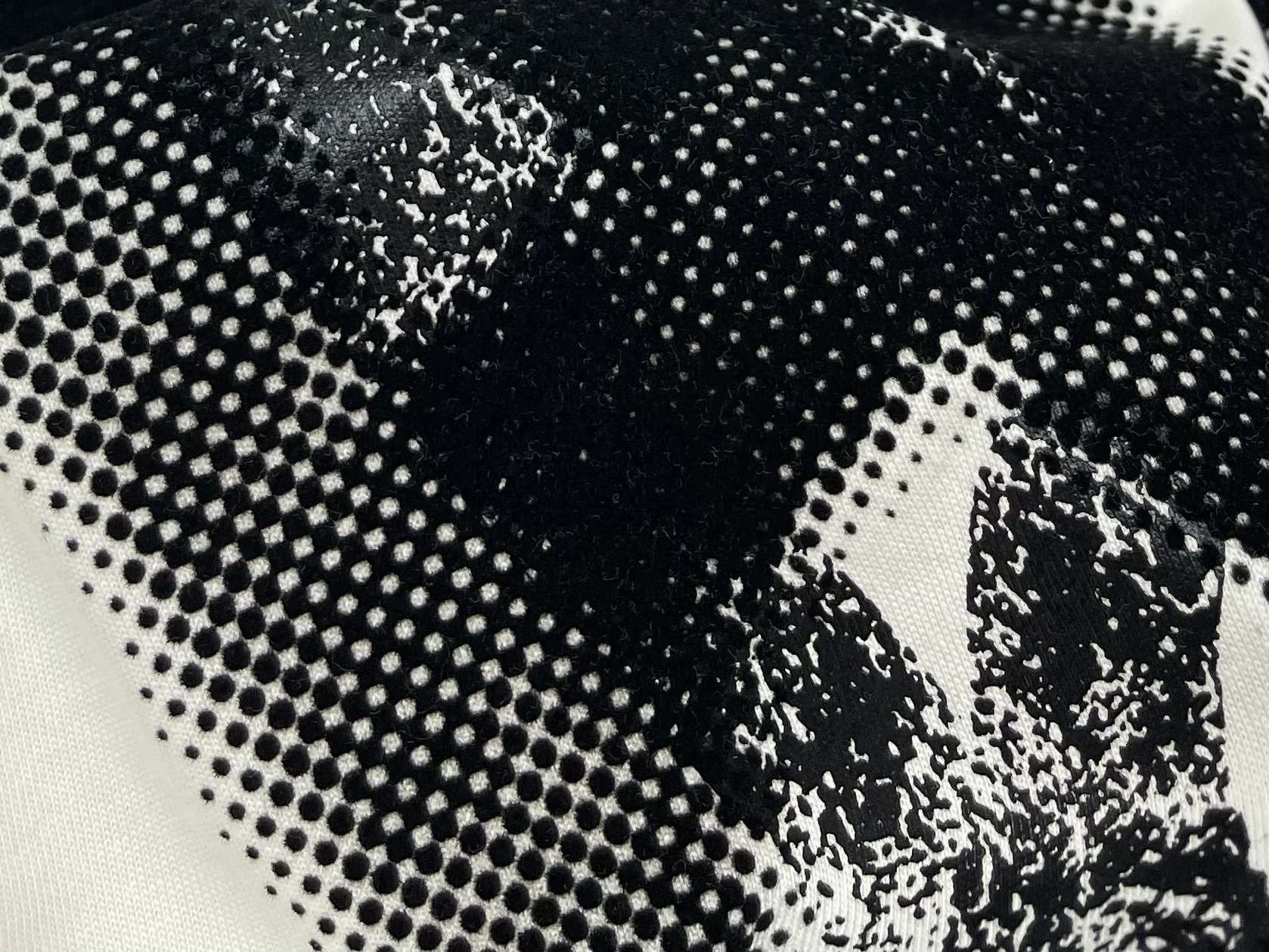 아크네 스튜디오 하트 프린트 로고 롱슬리브 티셔츠