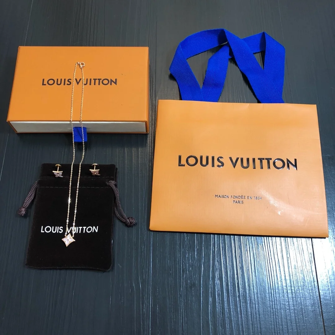 루이비통 컬러 블라썸 BB 스타 펜던트 목걸이 Q93612