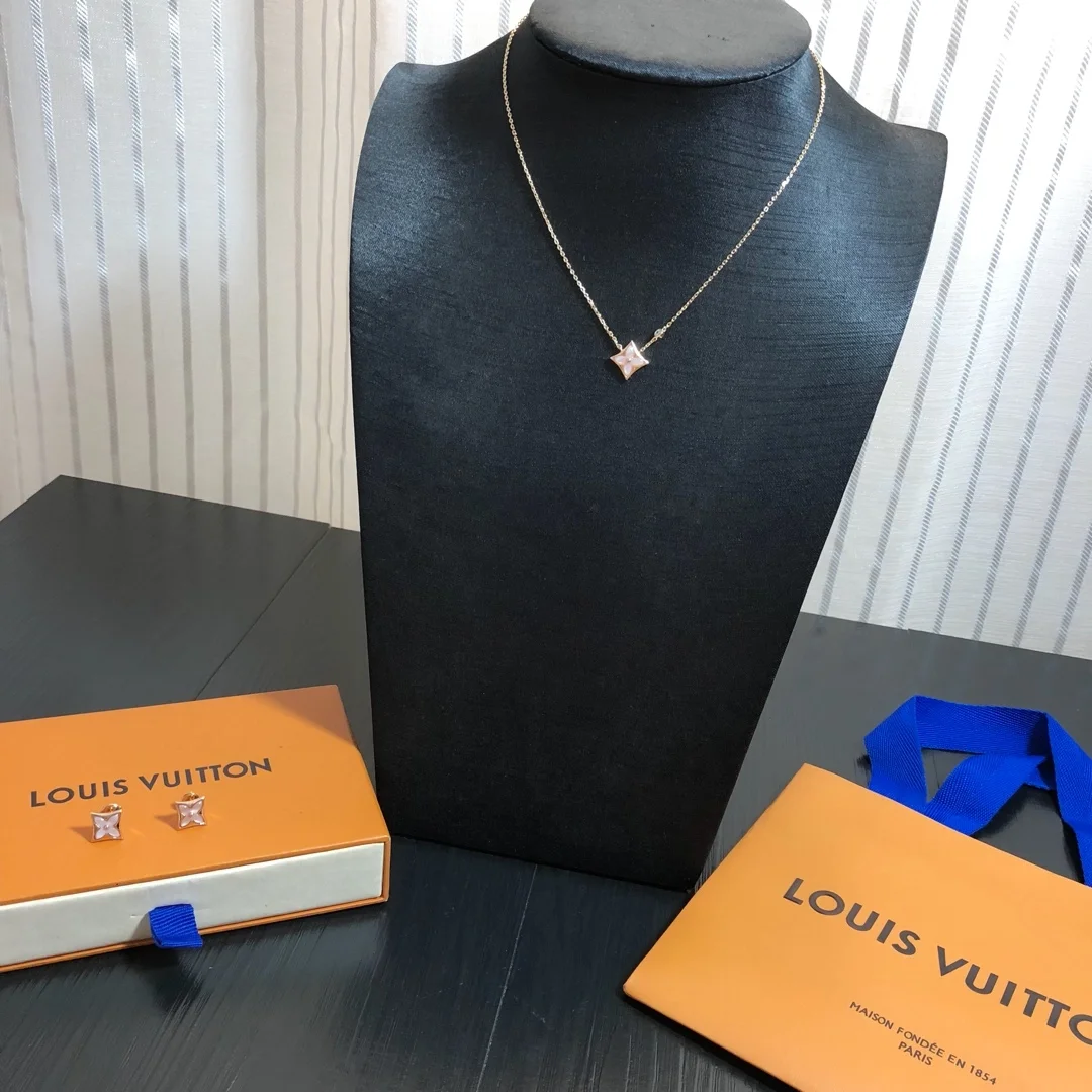 루이비통 컬러 블라썸 BB 스타 펜던트 목걸이 Q93612