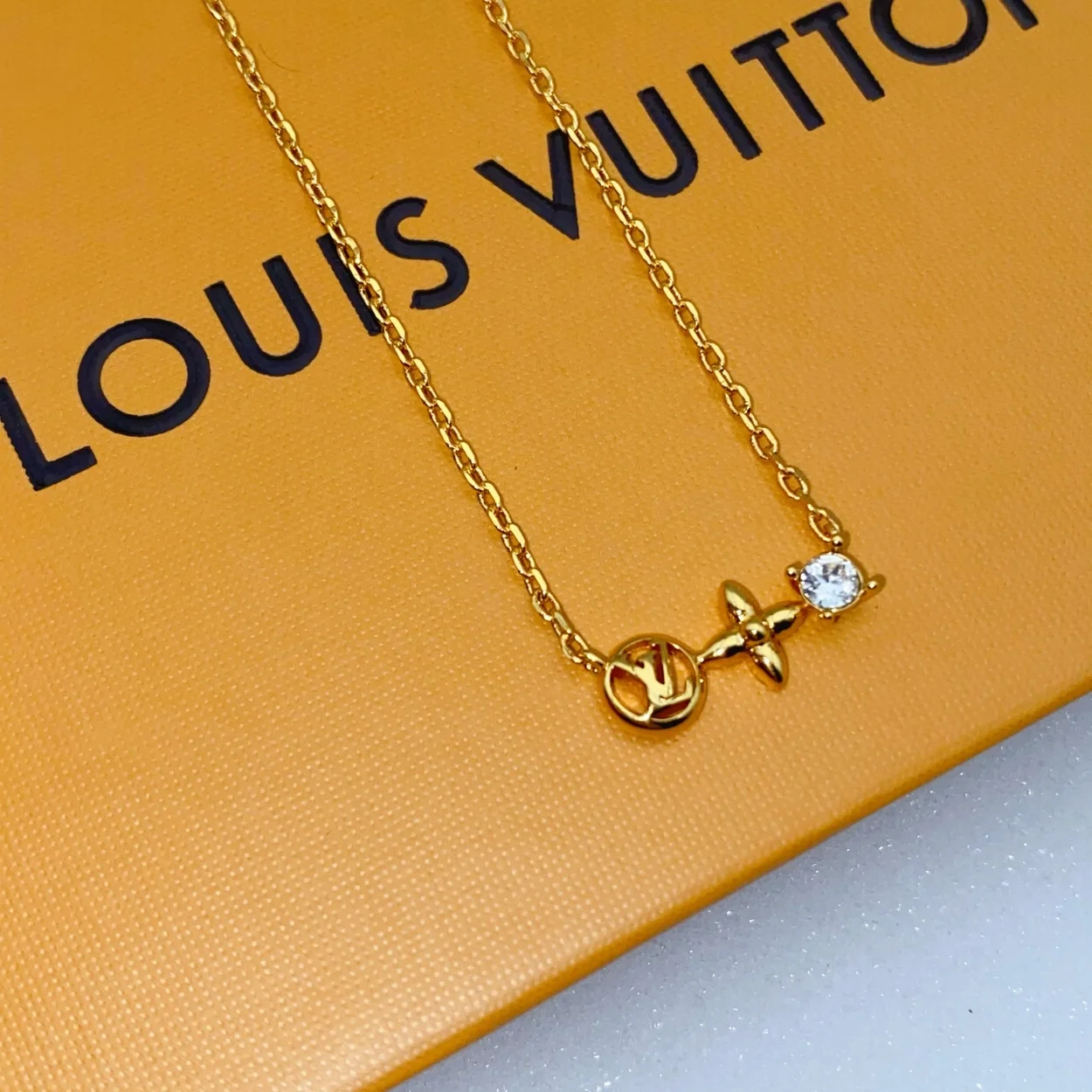 루이비통 쁘띠드 루이스 목걸이 M00368