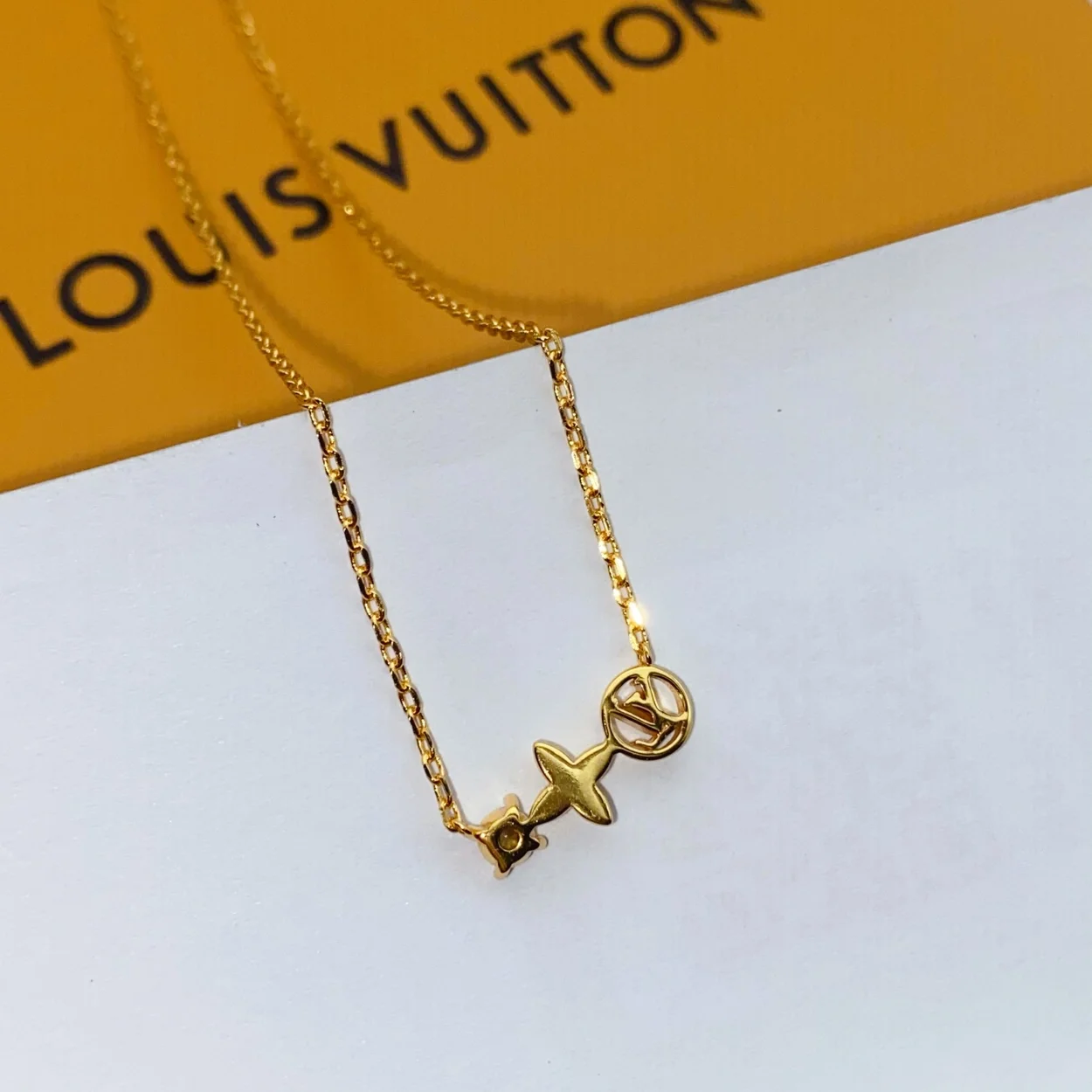 루이비통 쁘띠드 루이스 목걸이 M00368