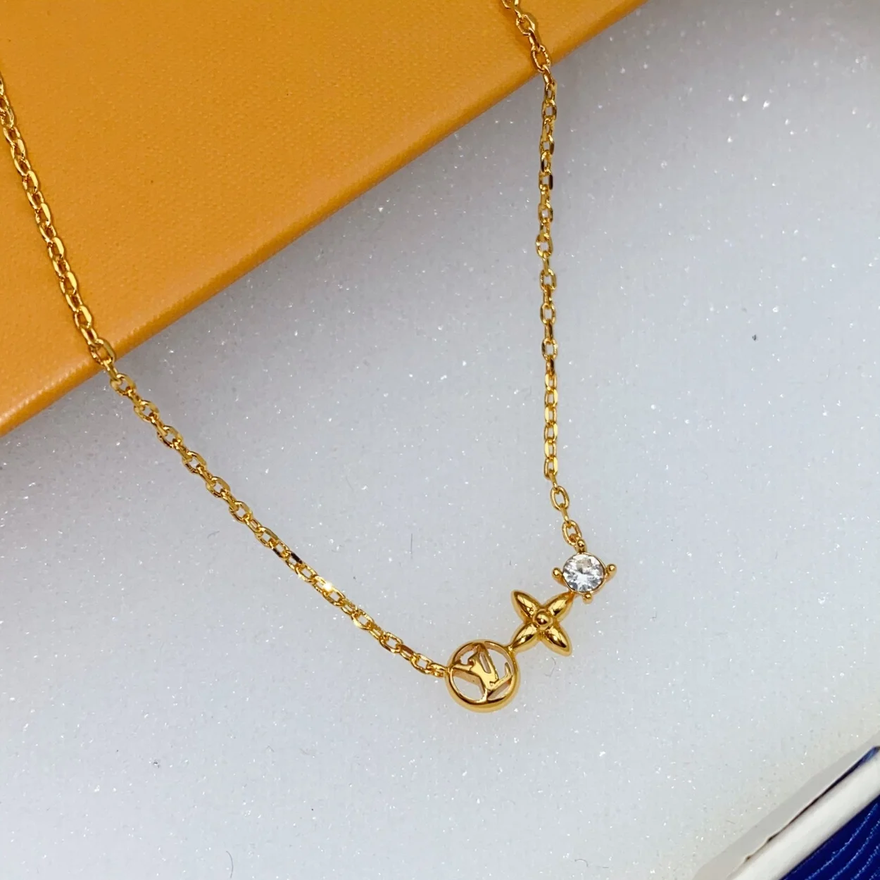 루이비통 쁘띠드 루이스 목걸이 M00368