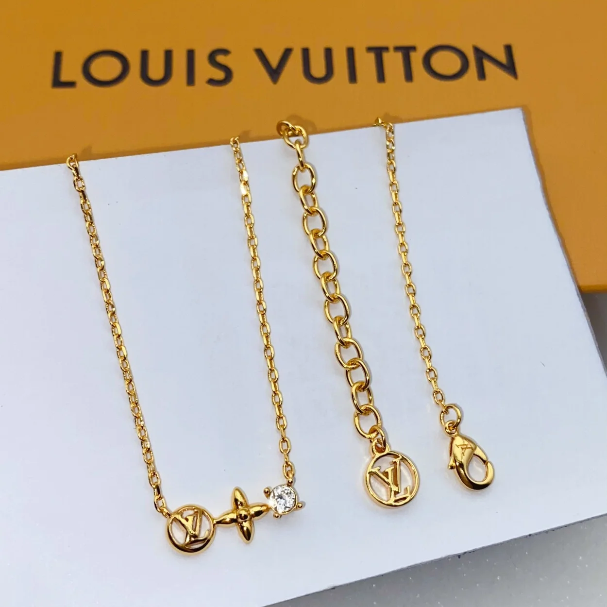 루이비통 쁘띠드 루이스 목걸이 M00368