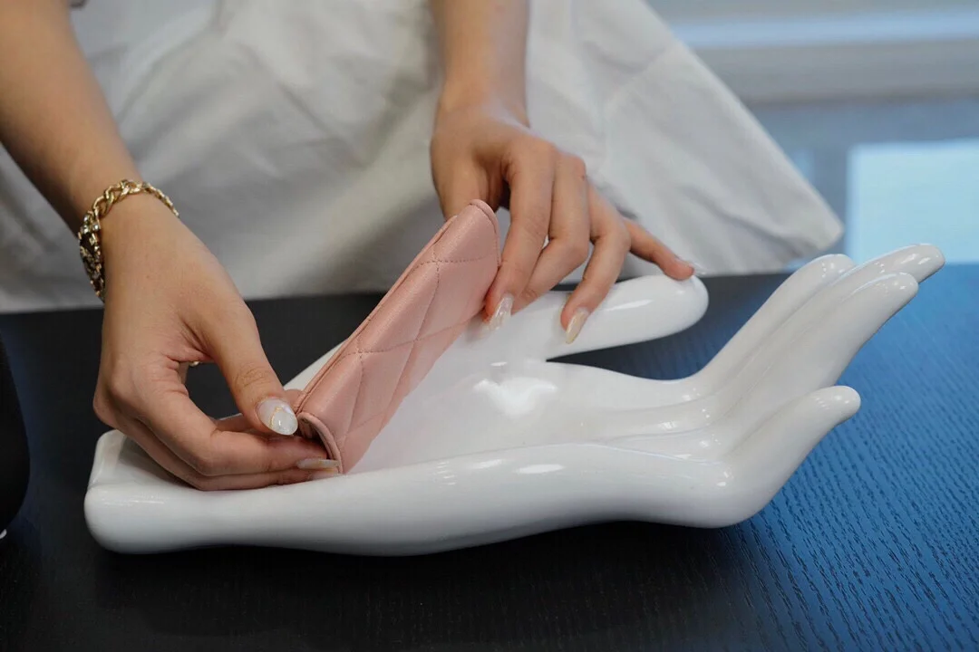 샤넬 19 플랩 카드 홀더 핑크