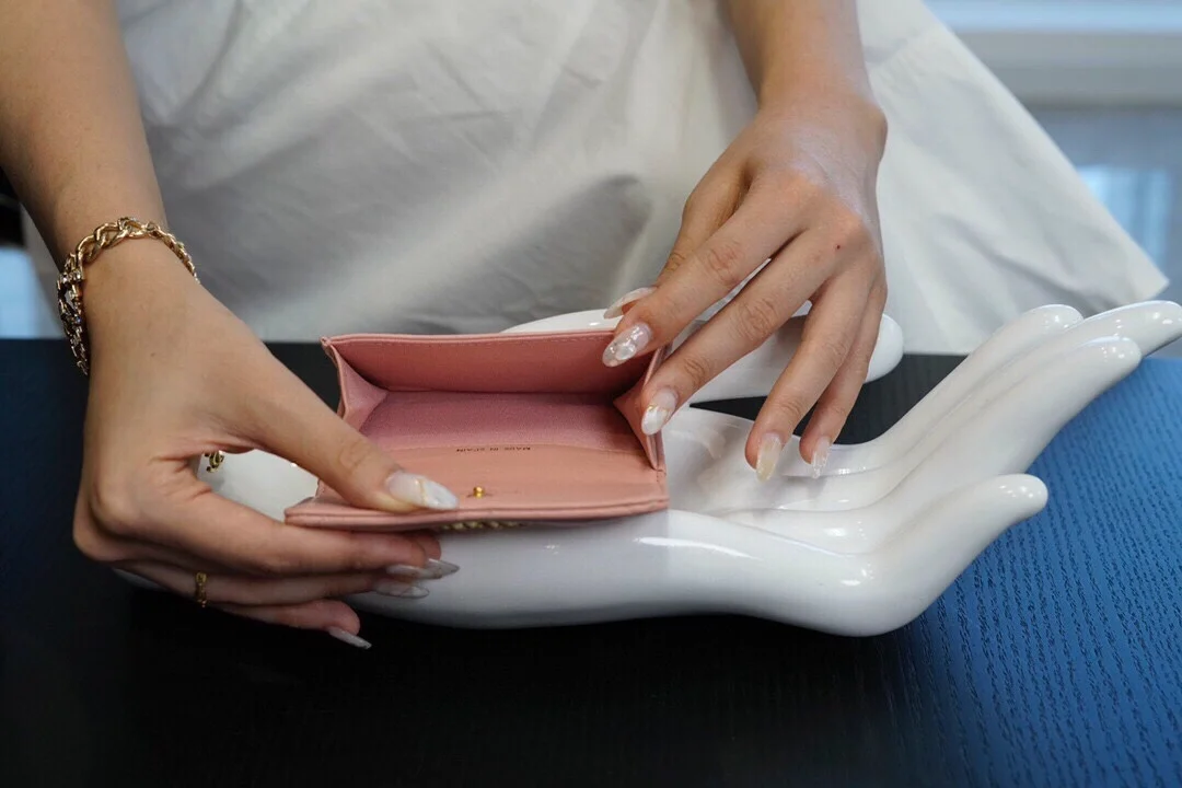 샤넬 19 플랩 카드 홀더 핑크