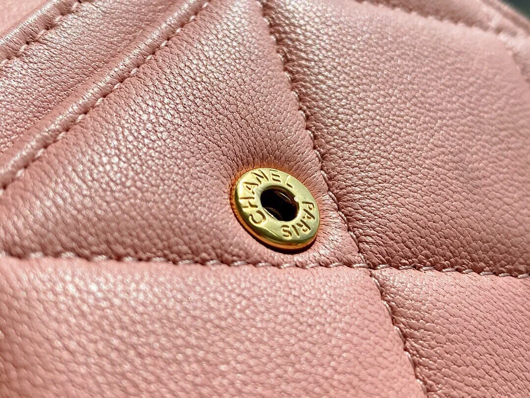 샤넬 19 플랩 카드 홀더 핑크