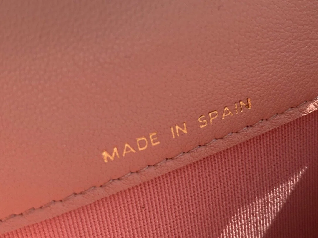 샤넬 19 플랩 카드 홀더 핑크