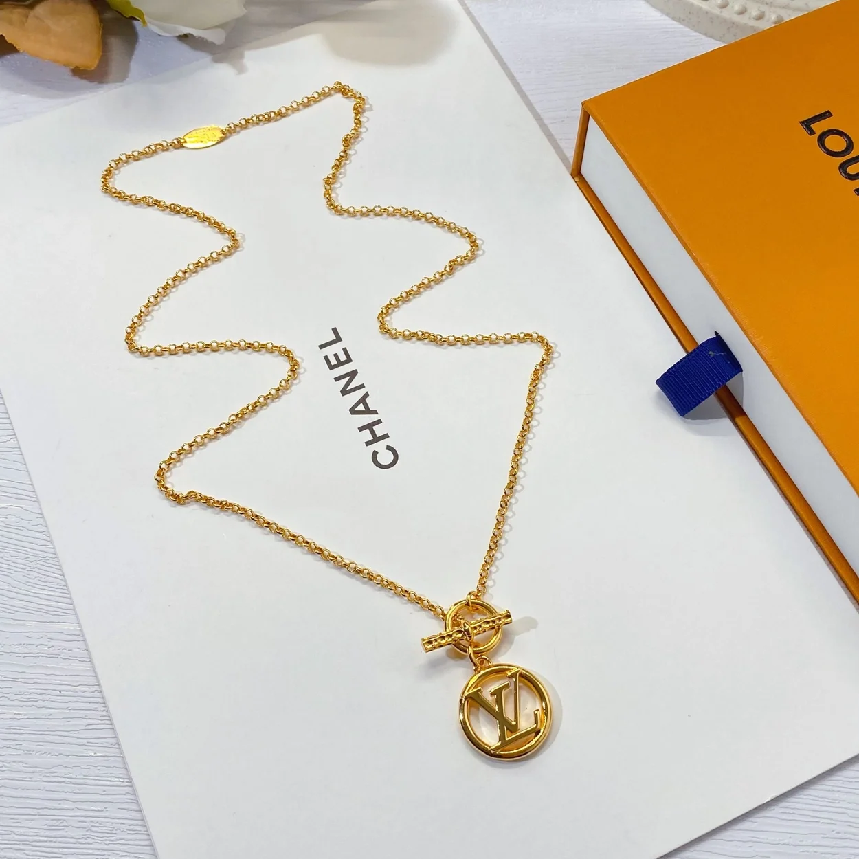 루이비통 베이비 루이스 목걸이 M00598