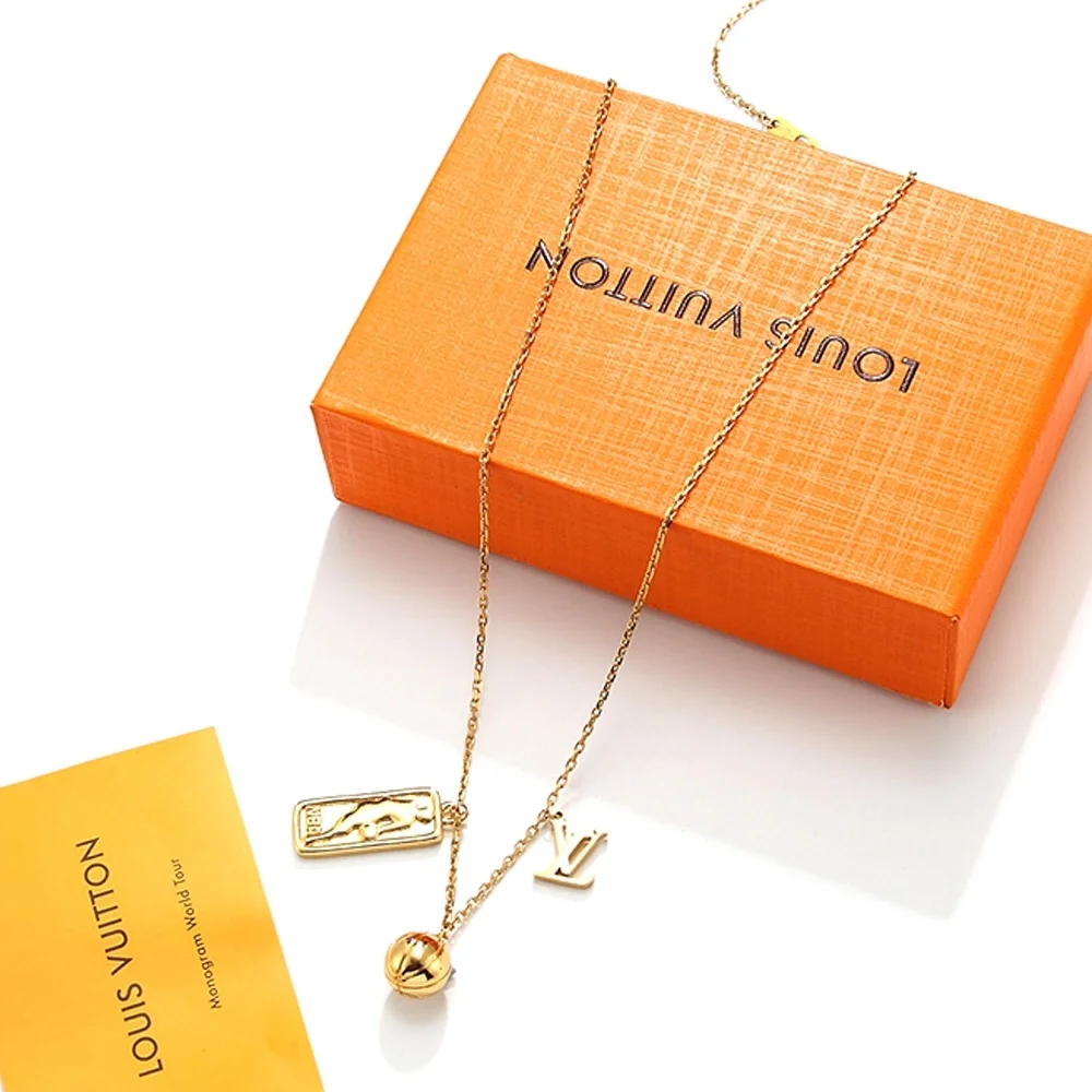 루이비통 x NBA 볼 앤 탭 펜던트 MP3056