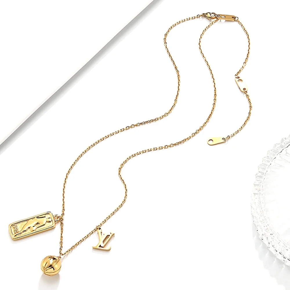 루이비통 x NBA 볼 앤 탭 펜던트 MP3056