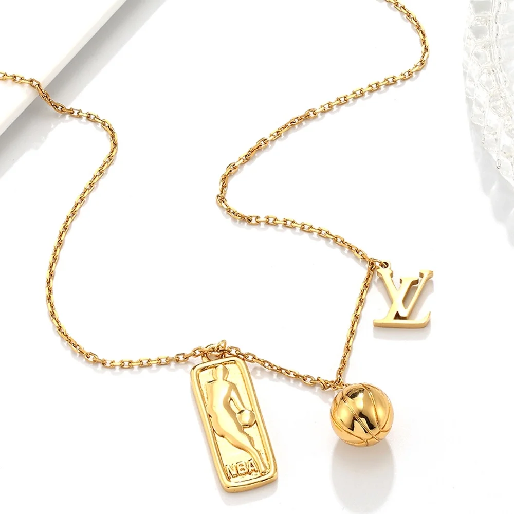 루이비통 x NBA 볼 앤 탭 펜던트 MP3056