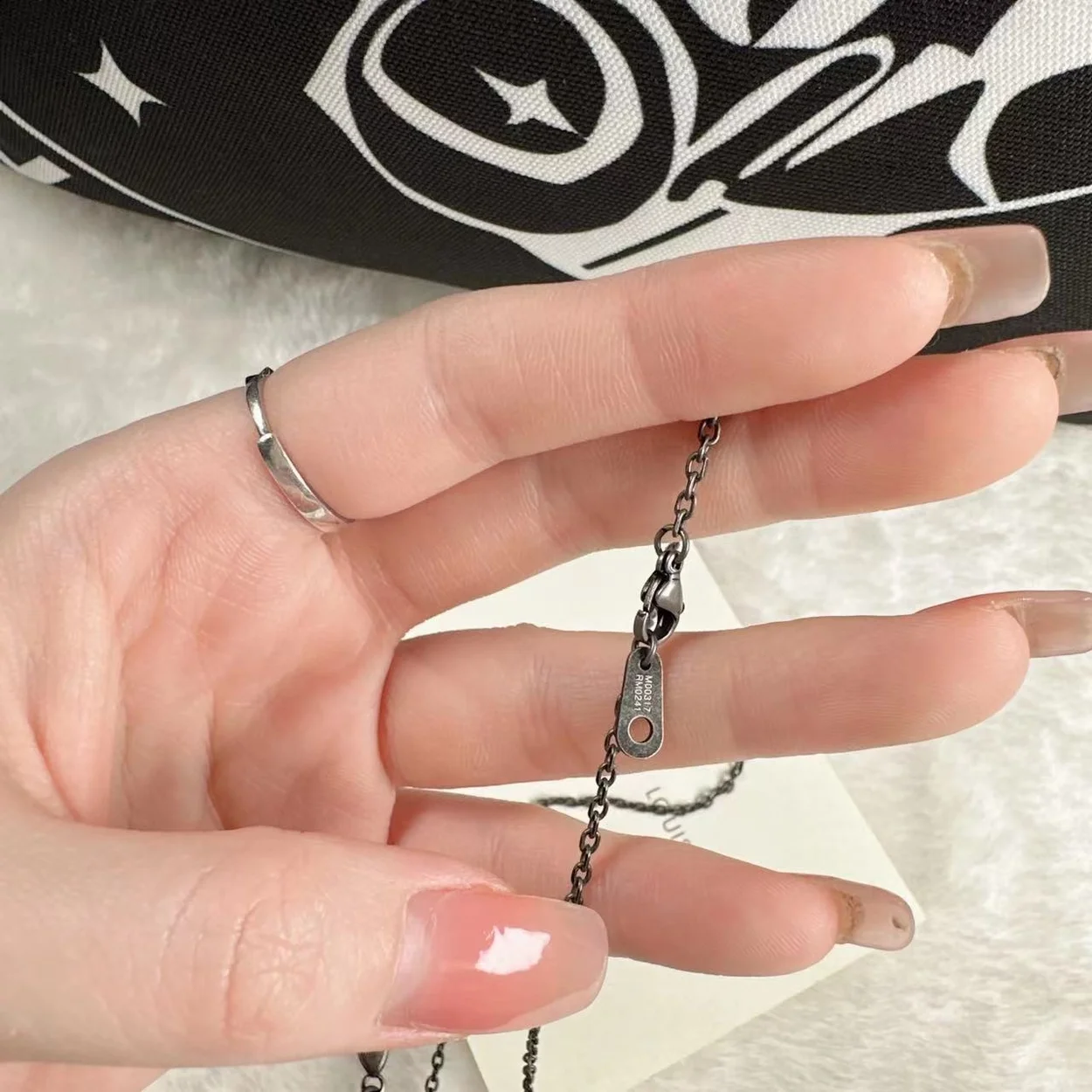 루이비통 LV 이니셜 펜던트 M00317