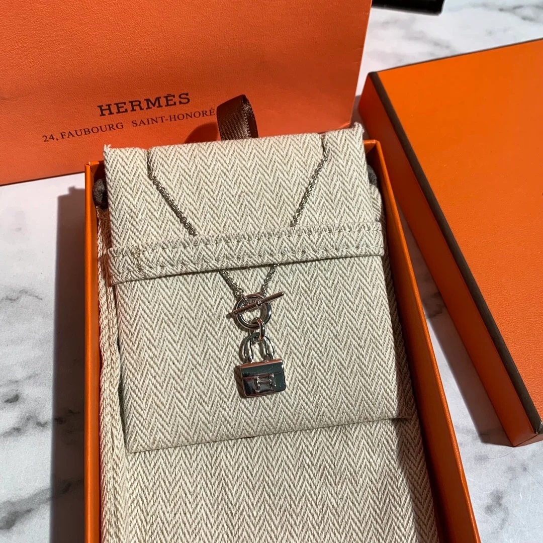 에르메스 아뮬렛 콘스탠스 실버 팬던트