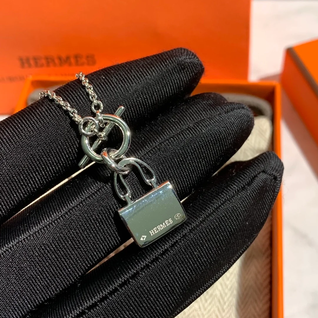 에르메스 아뮬렛 콘스탠스 실버 팬던트